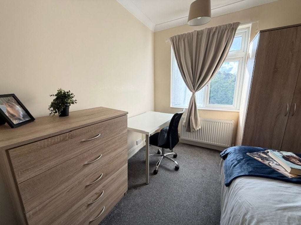 Room Warren Avenue in Southampton