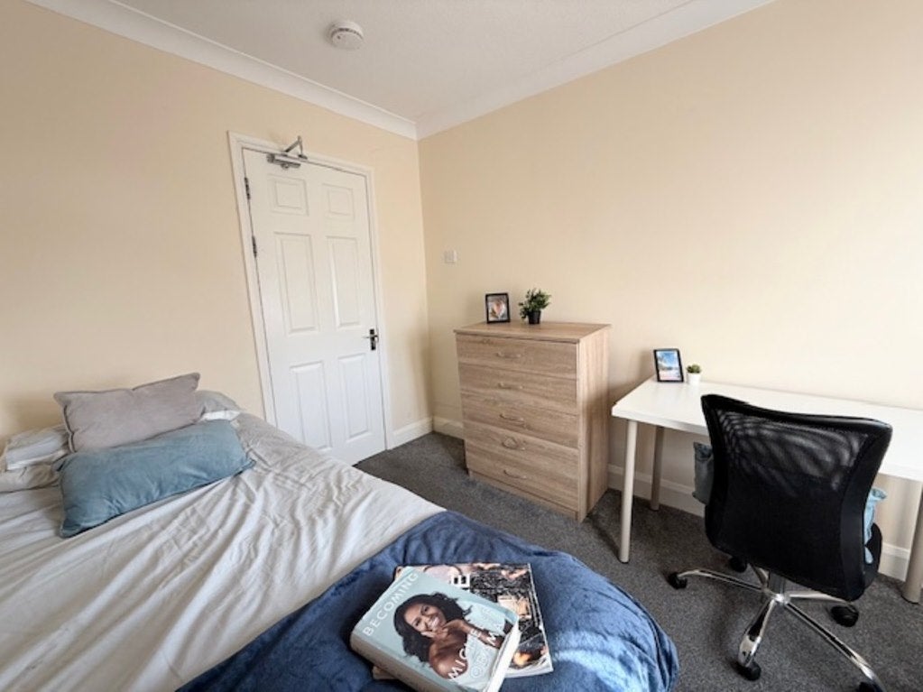 Room Warren Avenue in Southampton