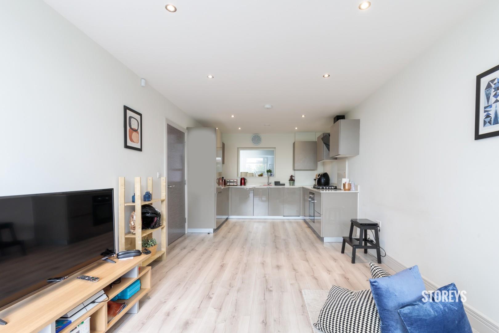 Flat Clockhouse Avenue in Greater London