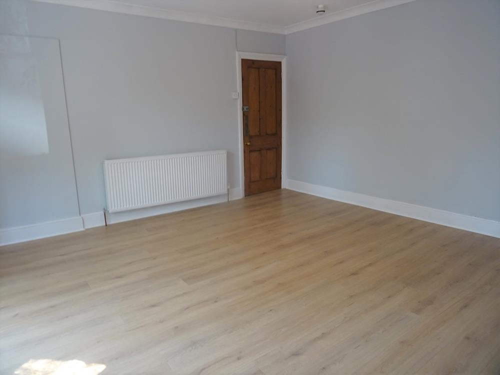 Flat Waterloo Road in Bedford