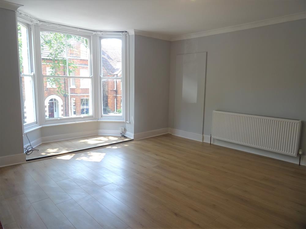 Flat Waterloo Road in Bedford
