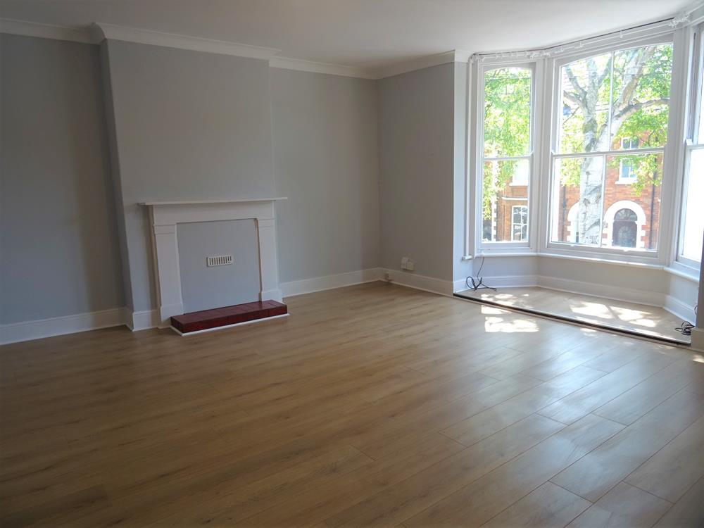 Flat Waterloo Road in Bedford