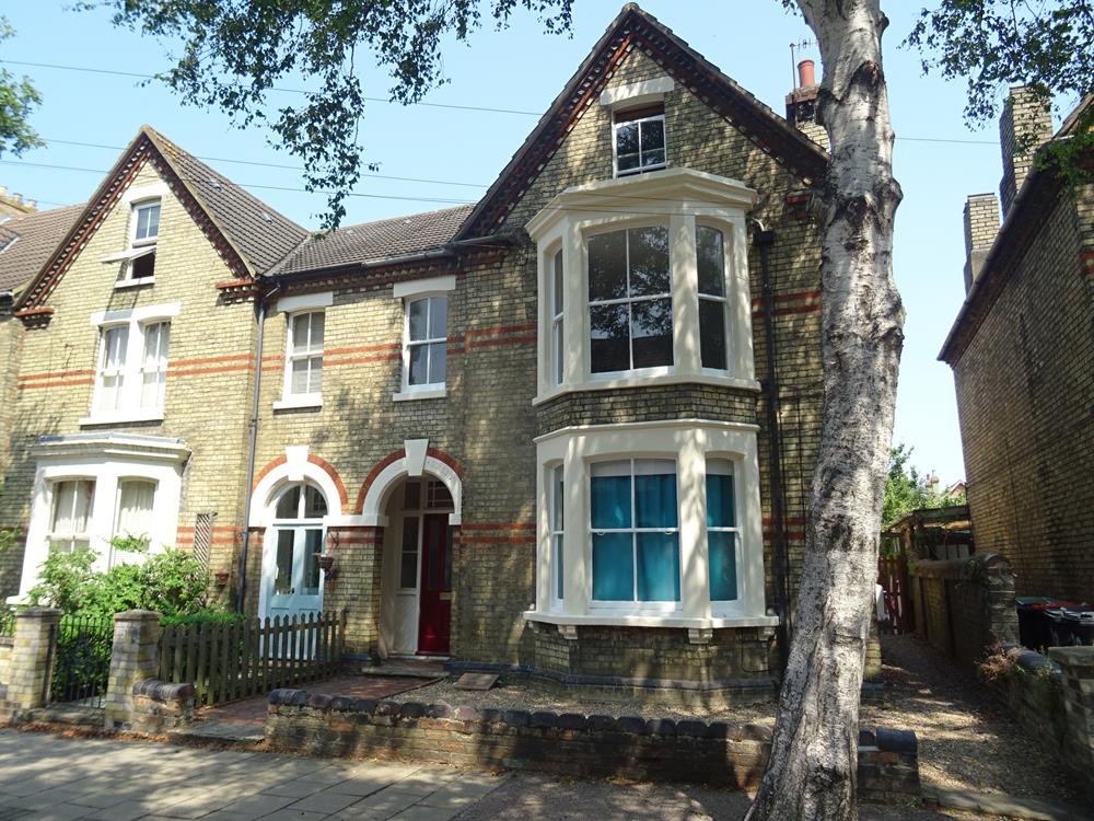 Flat Waterloo Road in Bedford