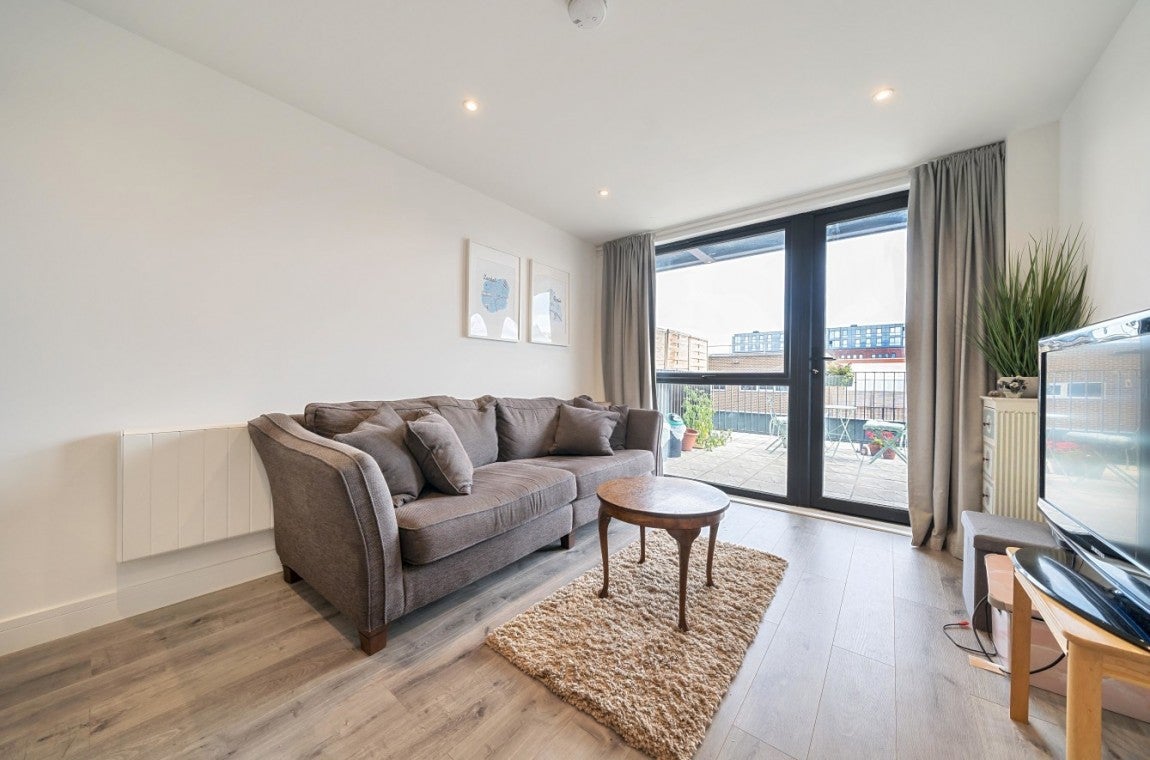 Flat Obelisk Way in Surrey Heath