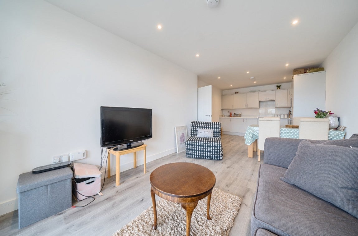 Flat Obelisk Way in Surrey Heath