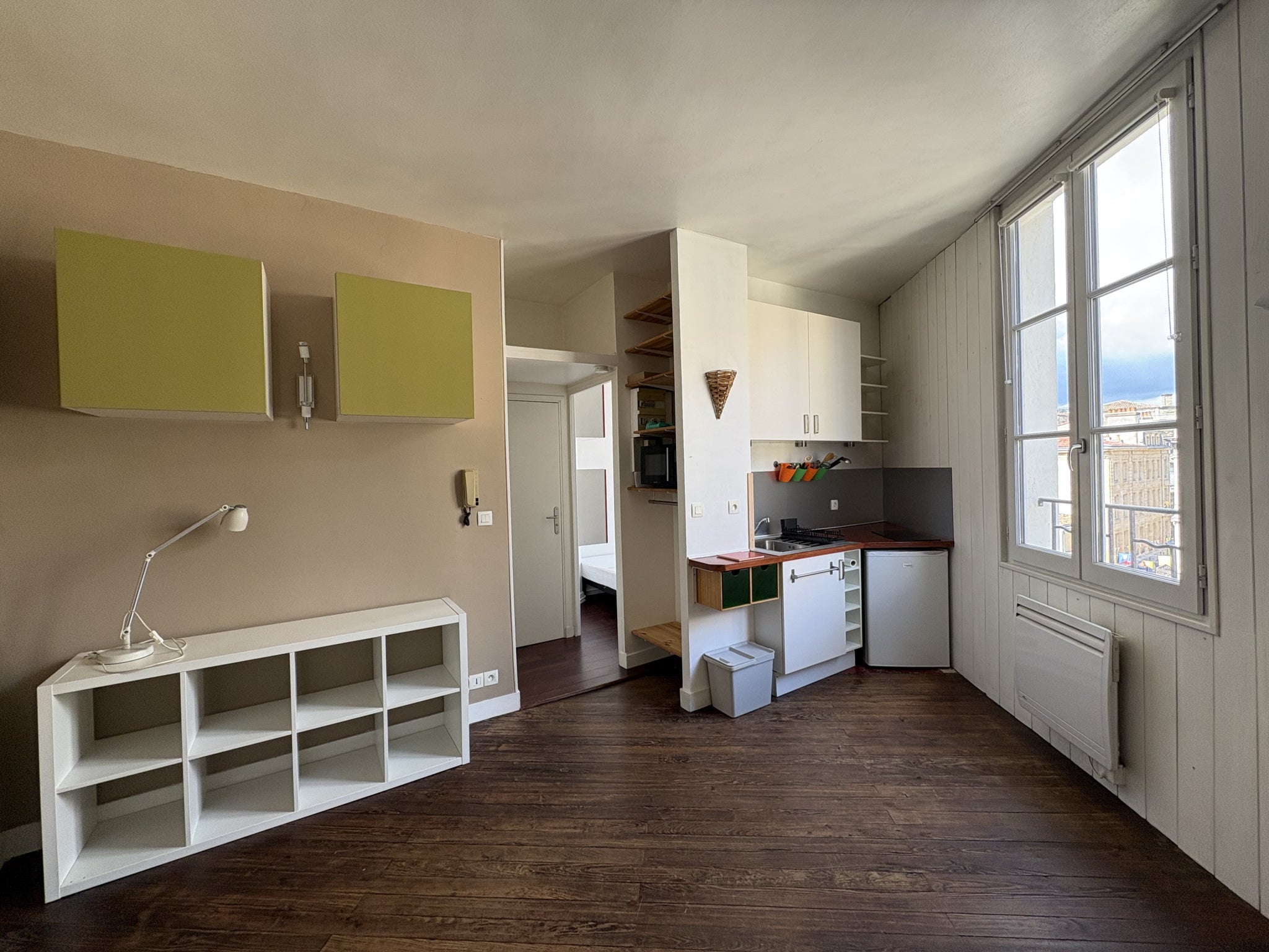 Flat Place du Maucaillou in Bordeaux