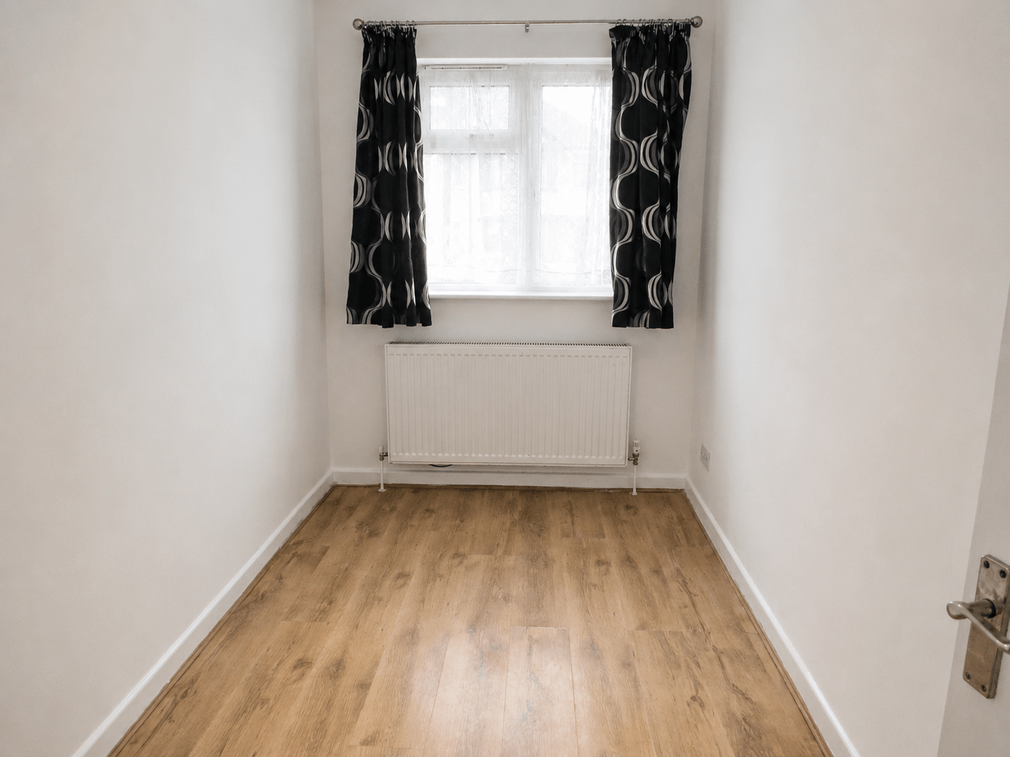 Flat Weald Lane in London