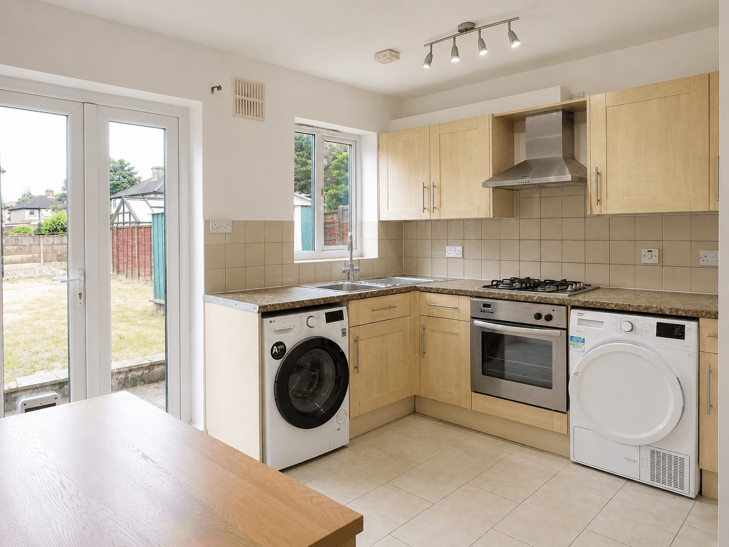 Flat Weald Lane in London