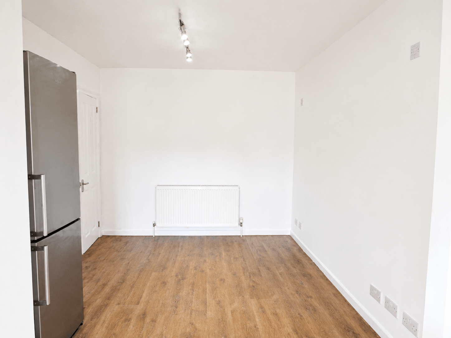 Flat Weald Lane in London