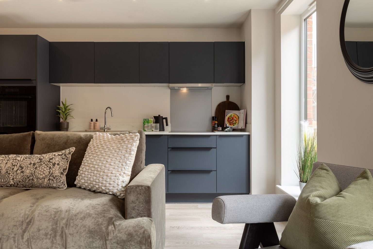 Flat Kirkstall Lane in Leeds