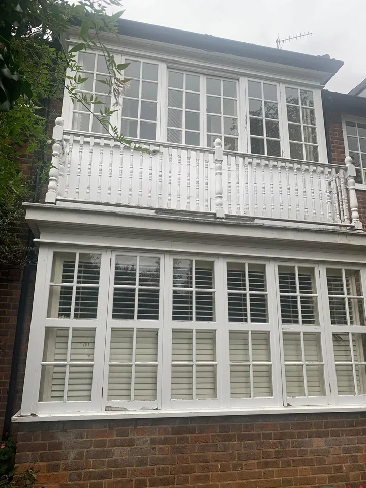 Flat Cascade Avenue in Greater London