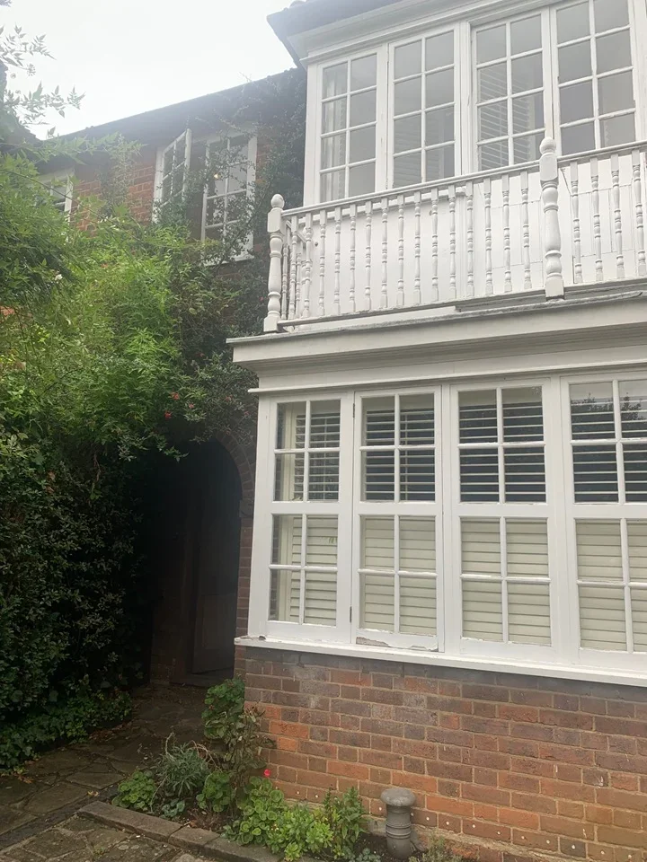 Flat Cascade Avenue in Greater London