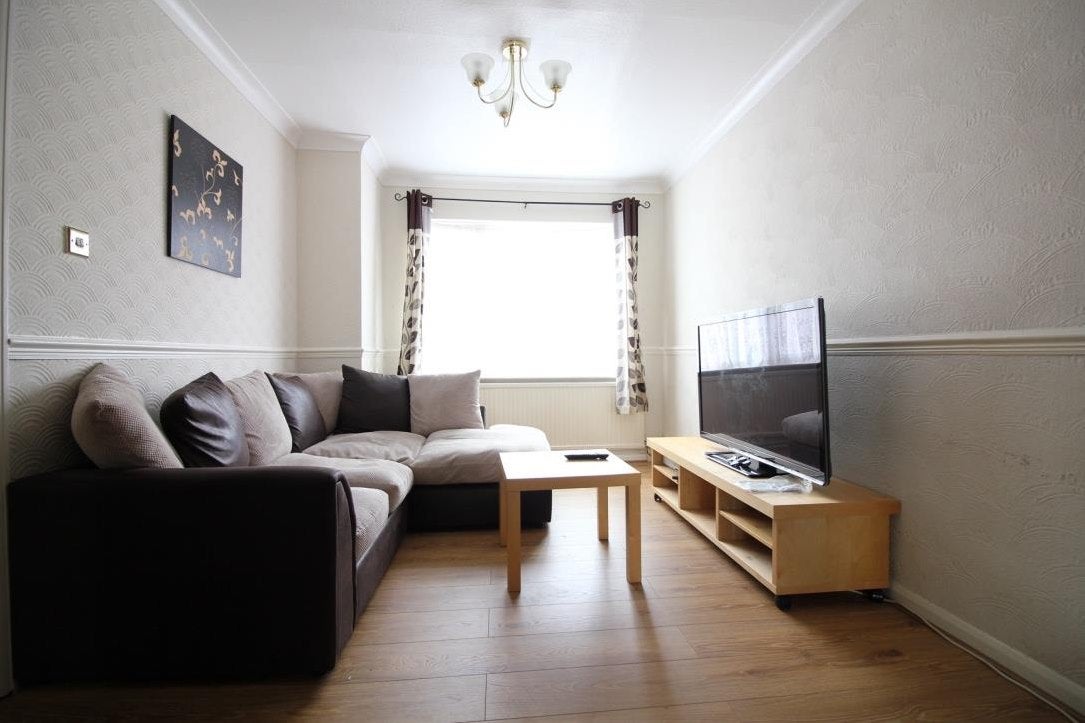 House Worton Gardens in Greater London