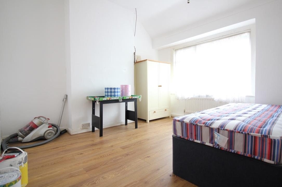 House Worton Gardens in Greater London