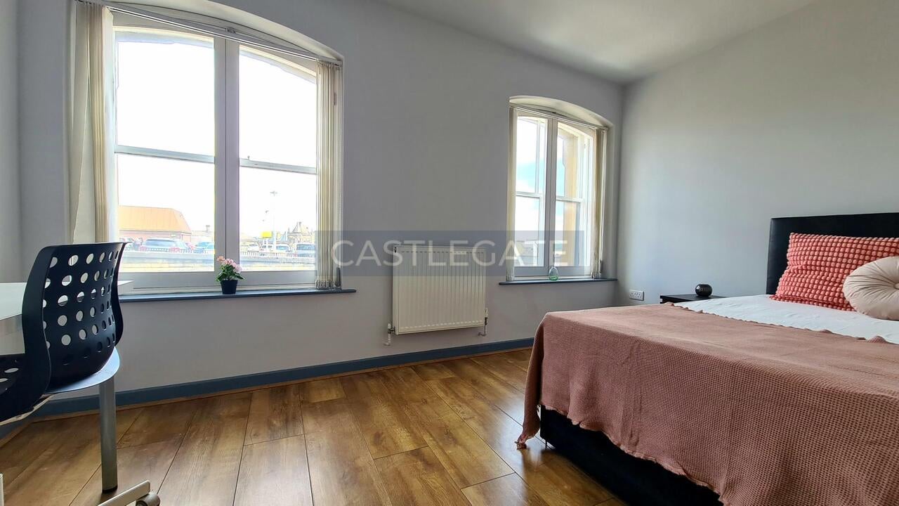 Room Threadneedle Street in Huddersfield