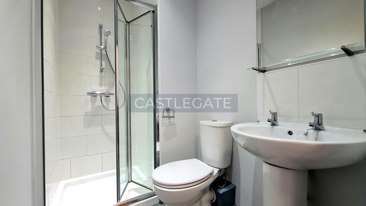Room Threadneedle Street in Huddersfield