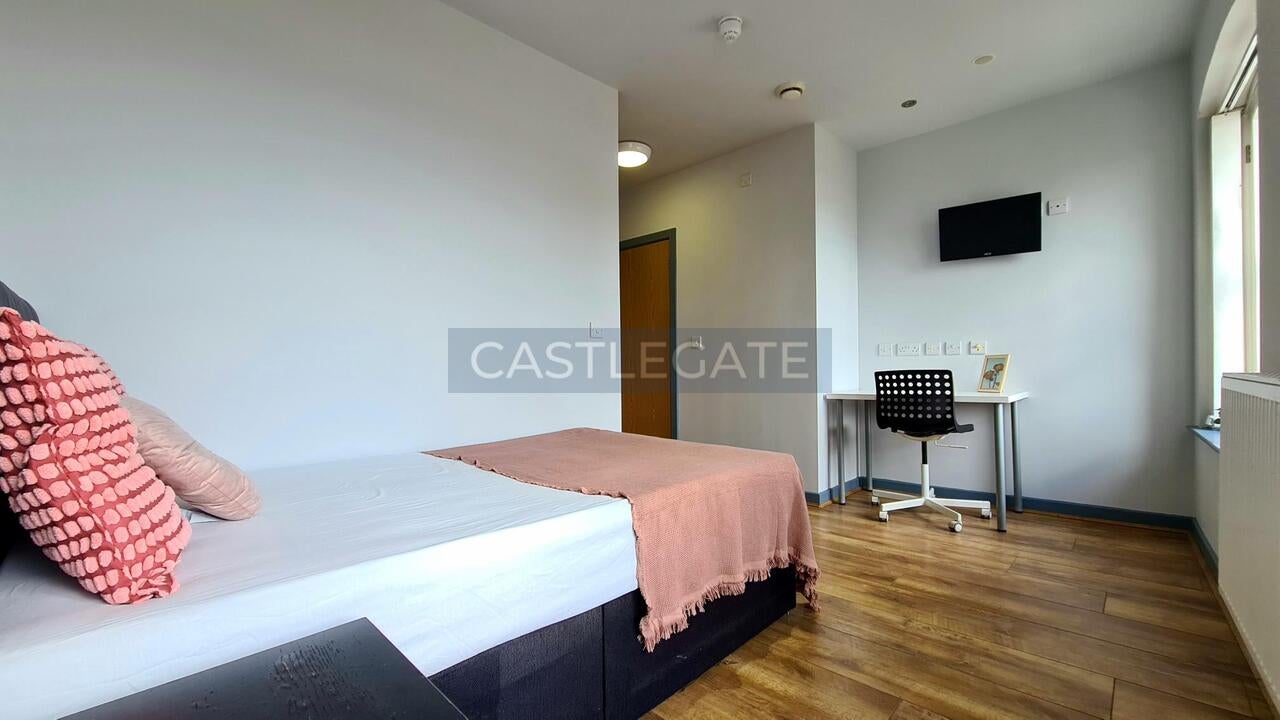 Room Threadneedle Street in Huddersfield