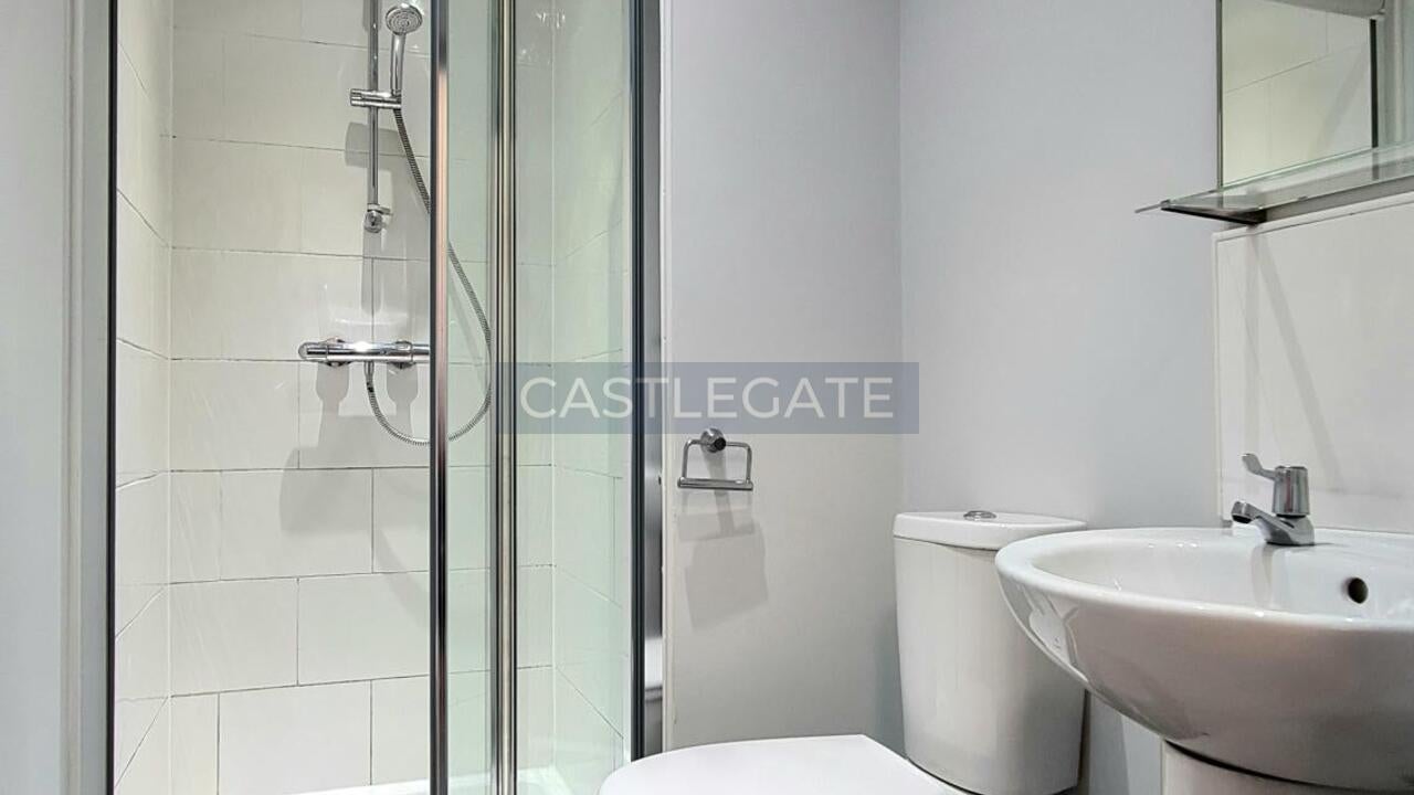Room Threadneedle Street in Huddersfield