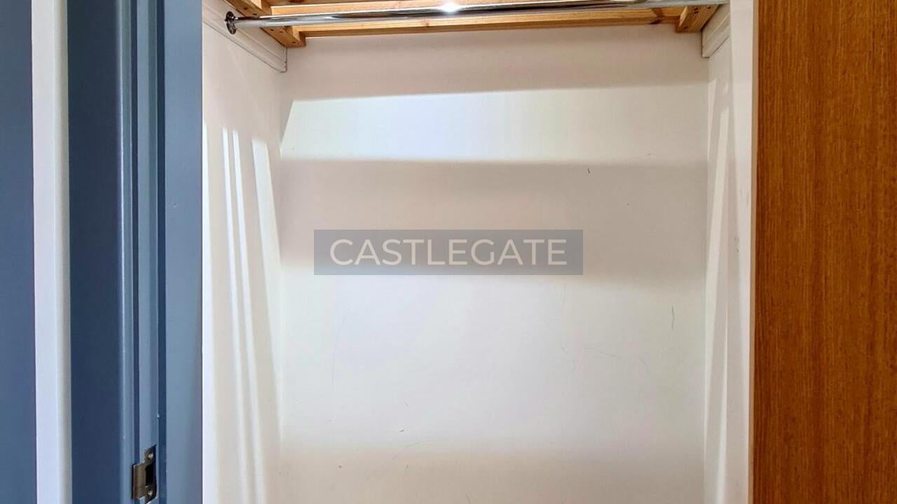 Room Threadneedle Street in Huddersfield