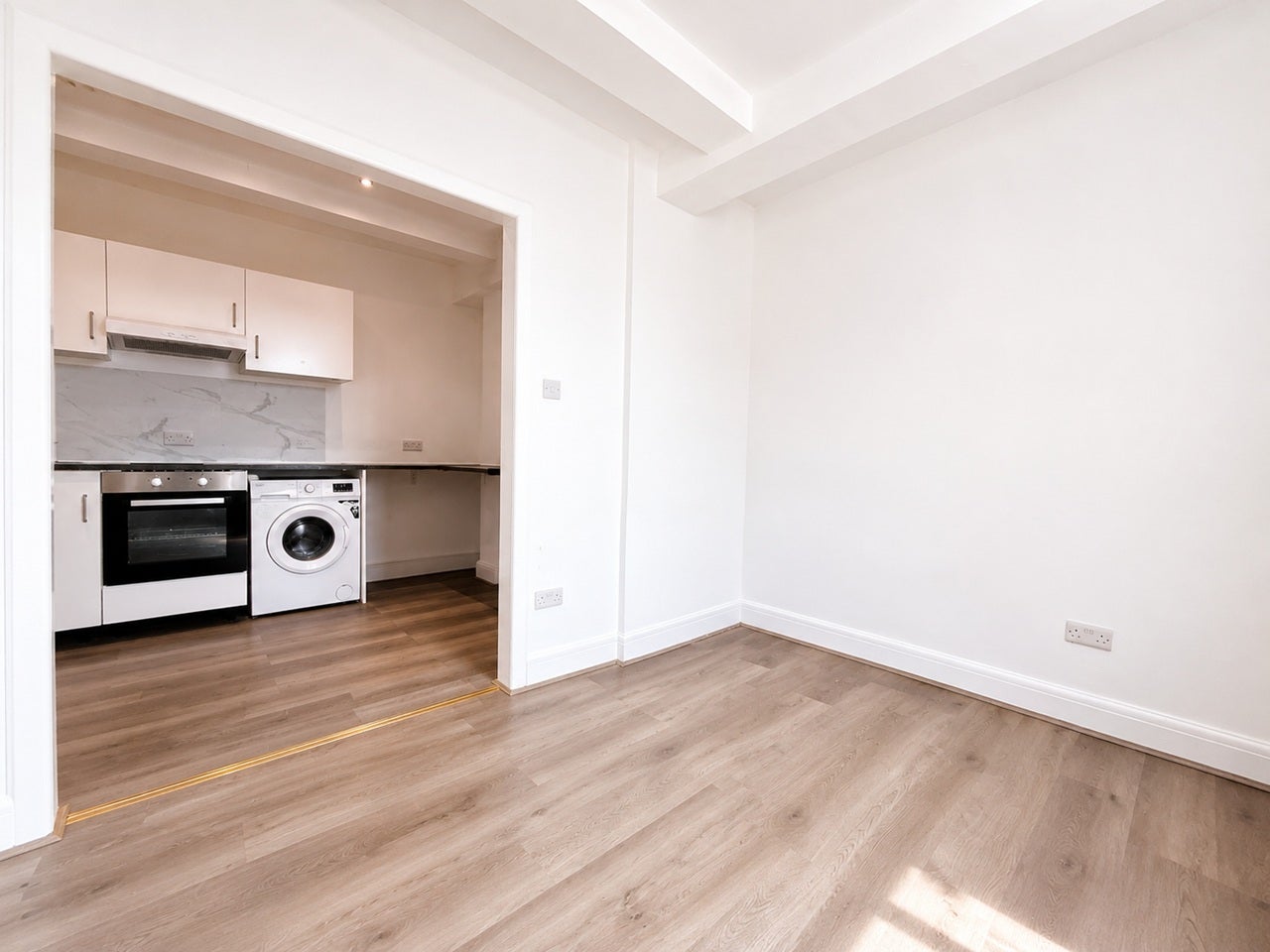 Flat Beatty Road in Greater London