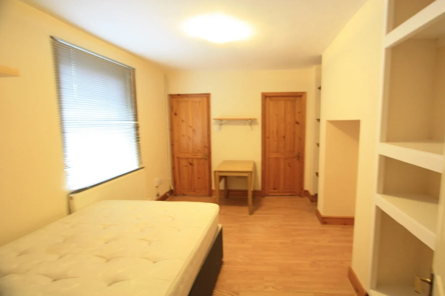 Flat Tankerville Road in Greater London