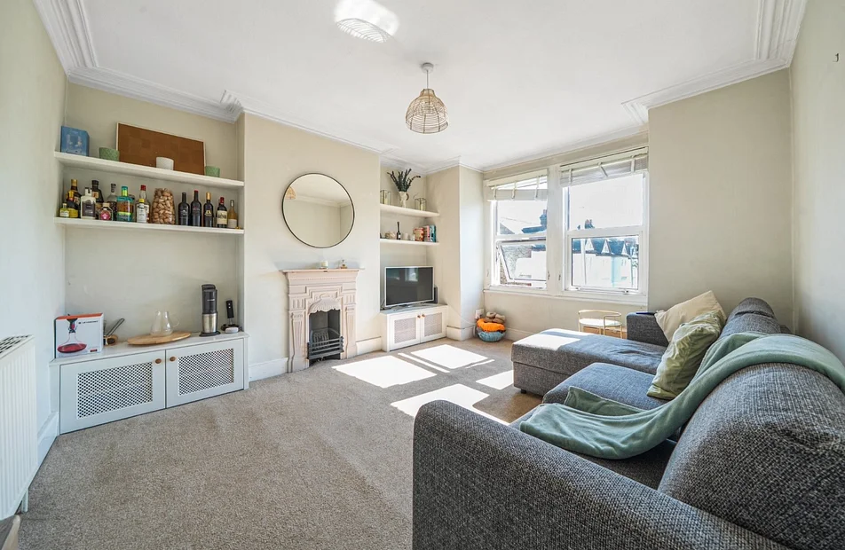 Flat Swaffield Road in Greater London