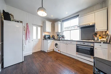 Flat Swaffield Road in Greater London