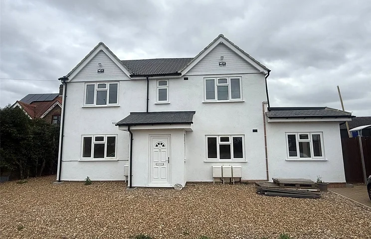 Flat Sutton Lane in Slough