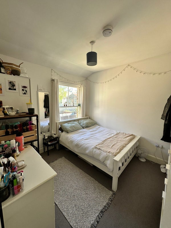 Room Rainville Road in Greater London