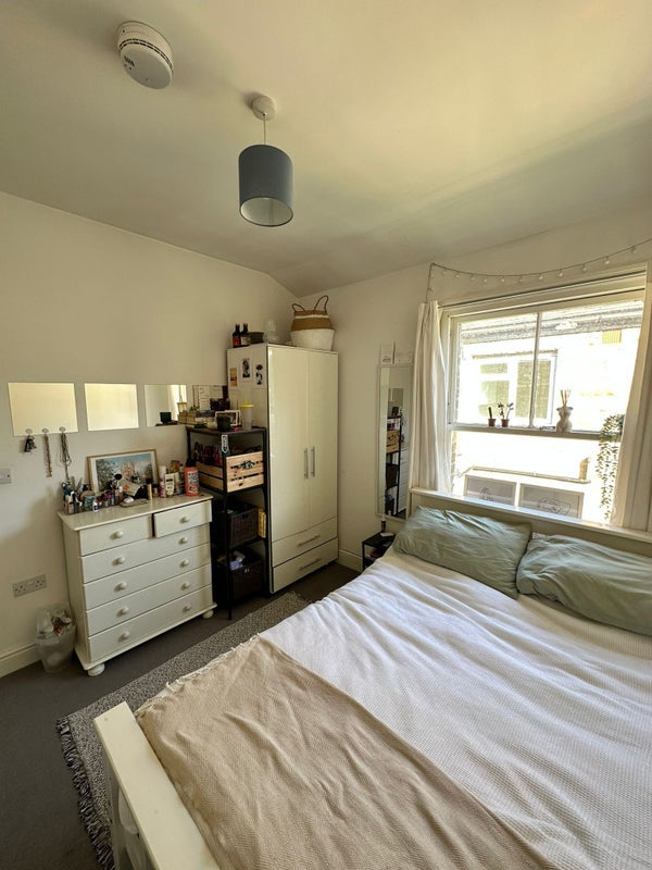 Room Rainville Road in Greater London