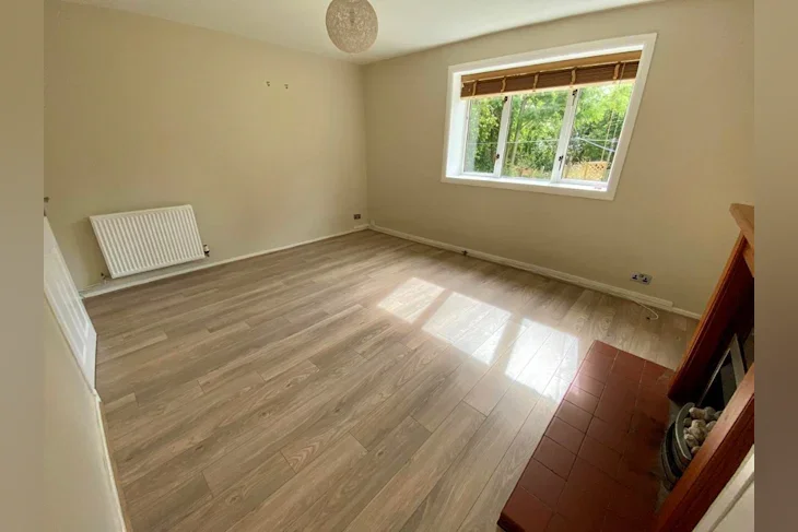 Flat Cumnor Crescent in City of Edinburgh