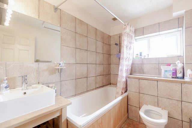 Room Acanthus Road in Greater London