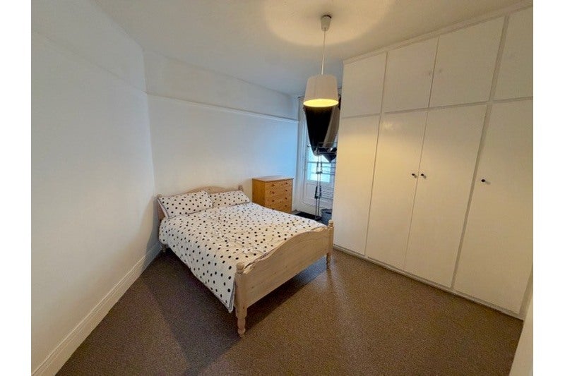 Flat Westcliff Parade in Southend-on-Sea