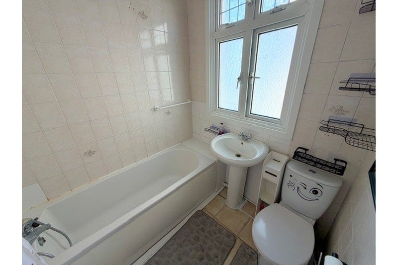 Flat Westcliff Parade in Southend-on-Sea