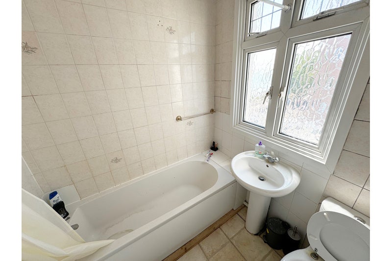 Flat Westcliff Parade in Southend-on-Sea