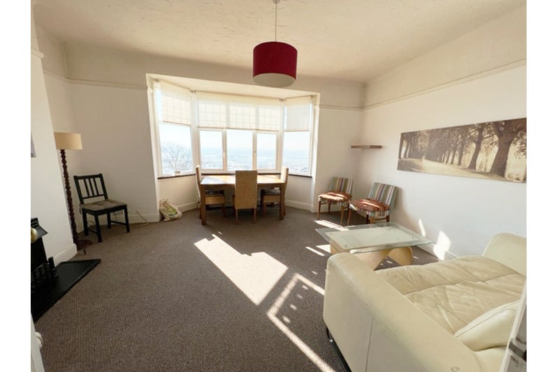 Flat Westcliff Parade in Southend-on-Sea