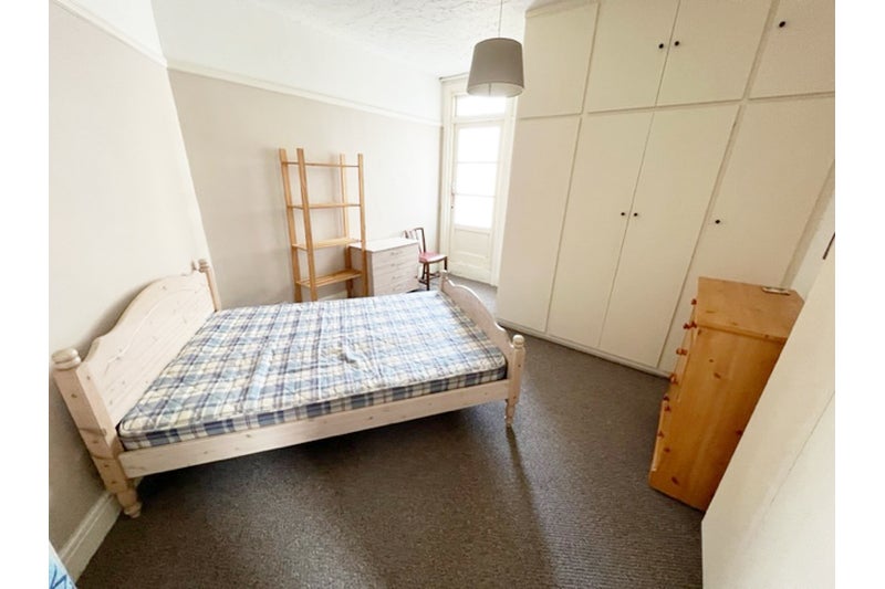 Flat Westcliff Parade in Southend-on-Sea