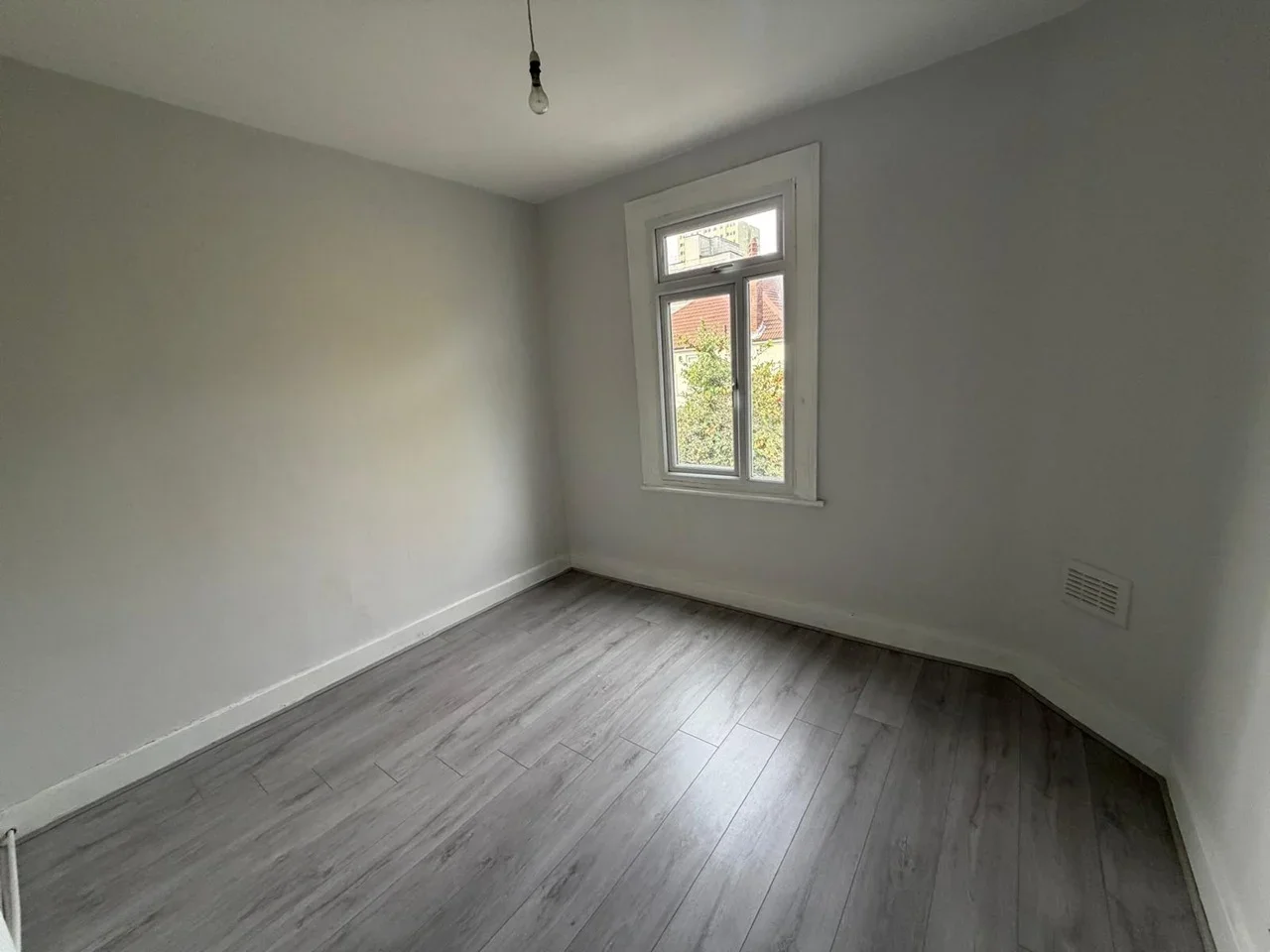 Flat Adams Road in Greater London