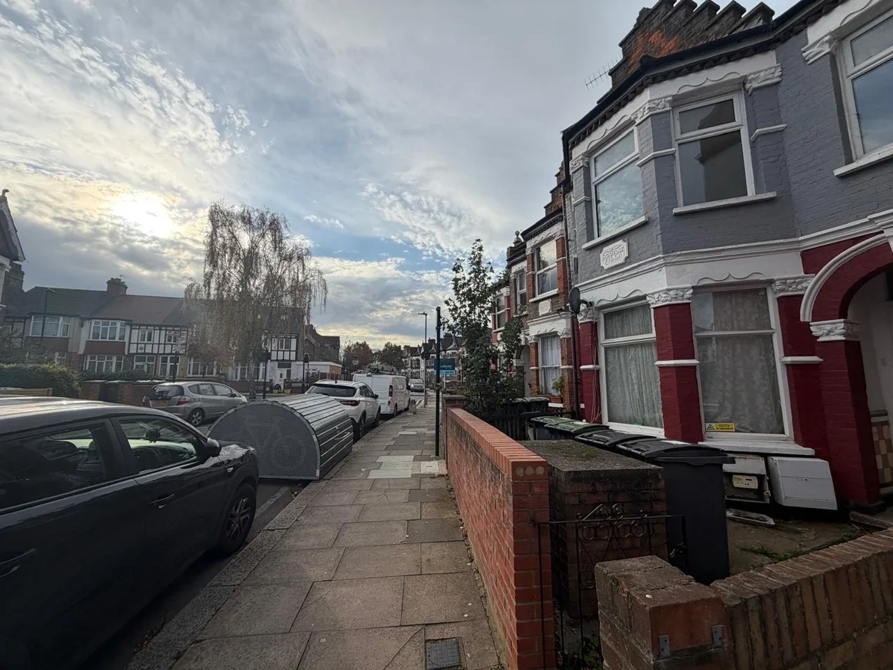 Flat Adams Road in Greater London