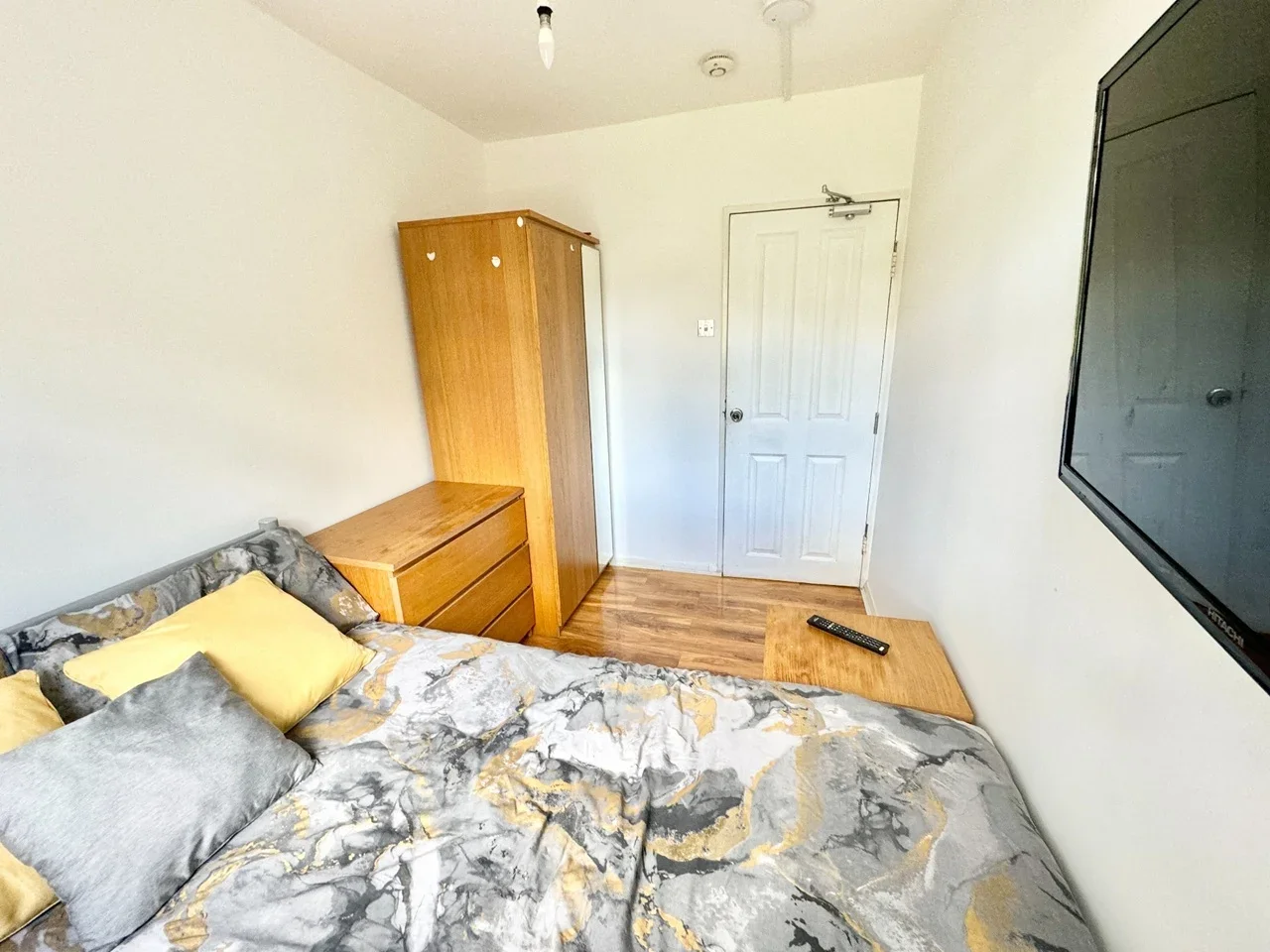 Room Smithwood Close in Greater London