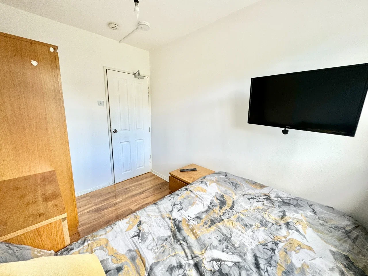 Room Smithwood Close in Greater London