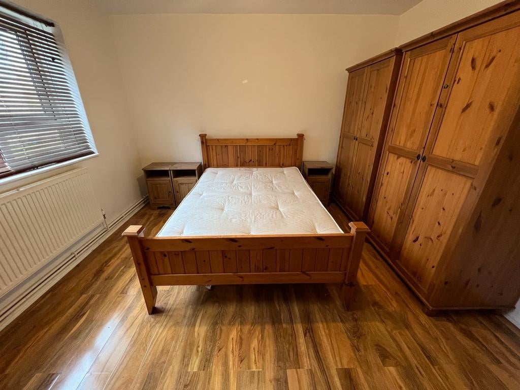 Room Smithwood Close in Greater London