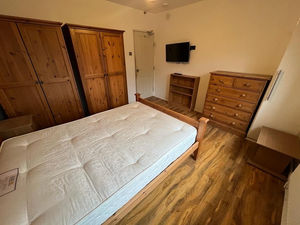 Room Smithwood Close in Greater London