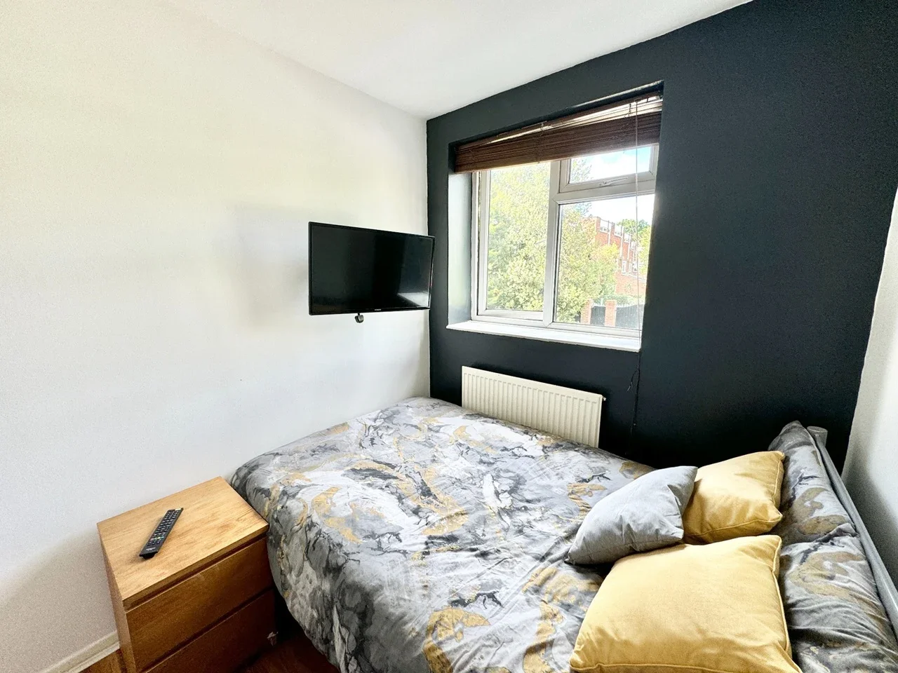 Room Smithwood Close in Greater London