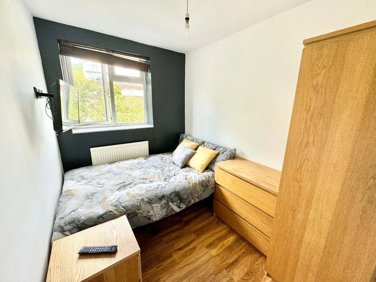 Room Smithwood Close in Greater London