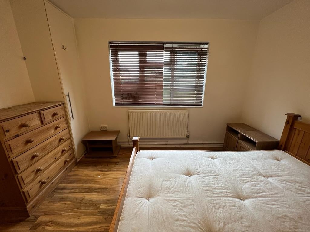 Room Smithwood Close in Greater London