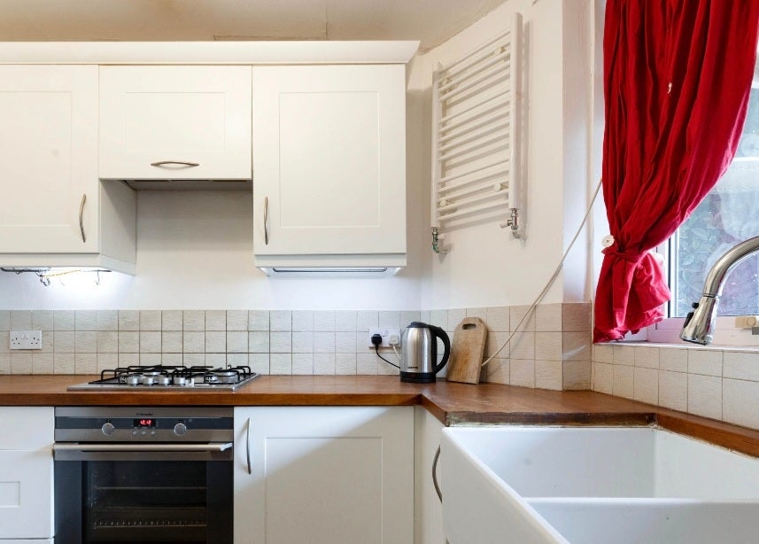 Flat Belton Way in Greater London