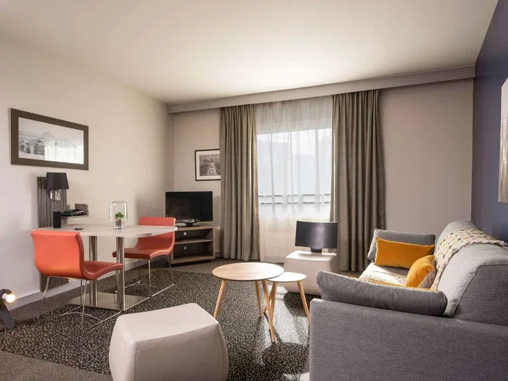 Flat Cours Michelet in Puteaux