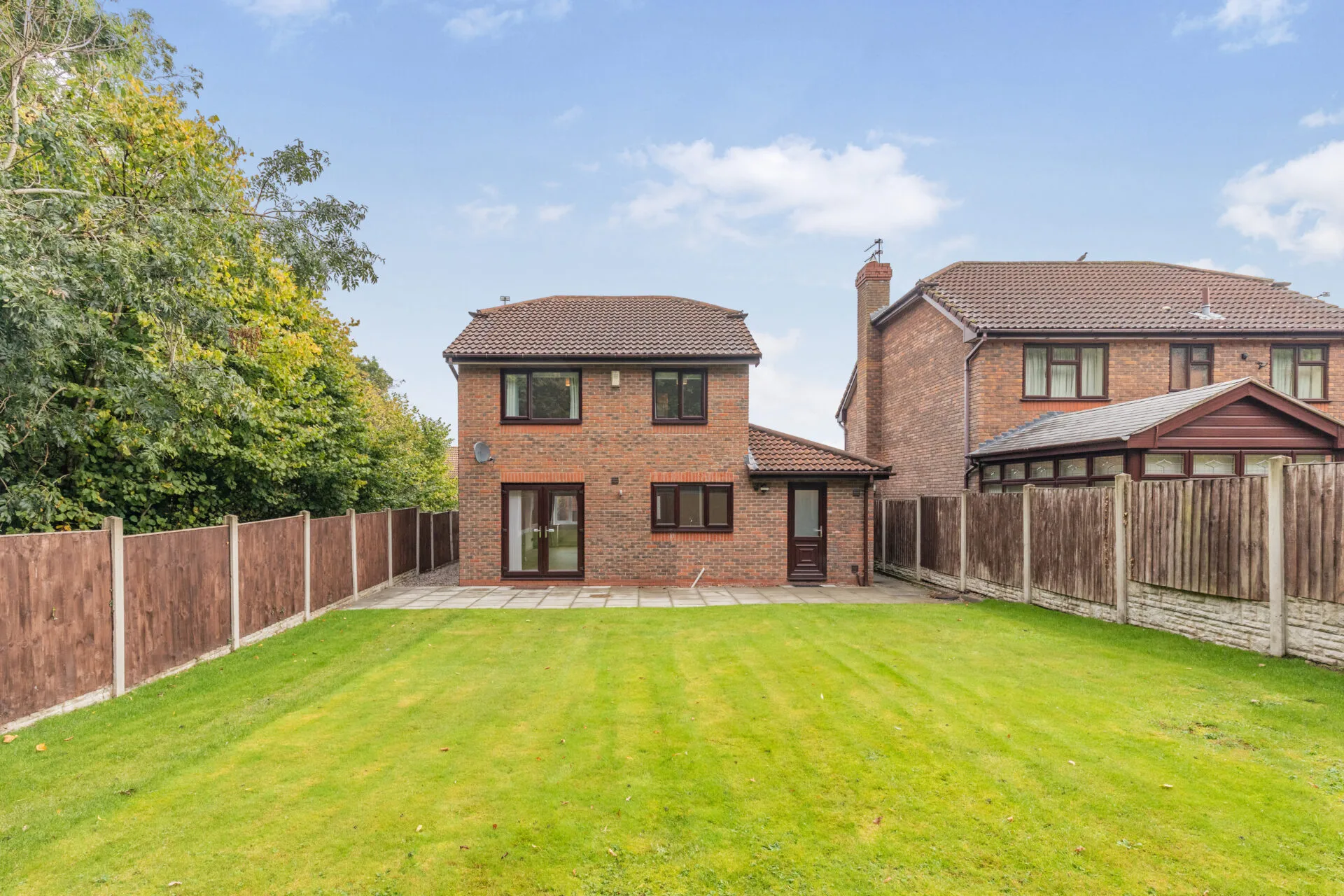 House Chesterton Avenue in Burntwood Pentre