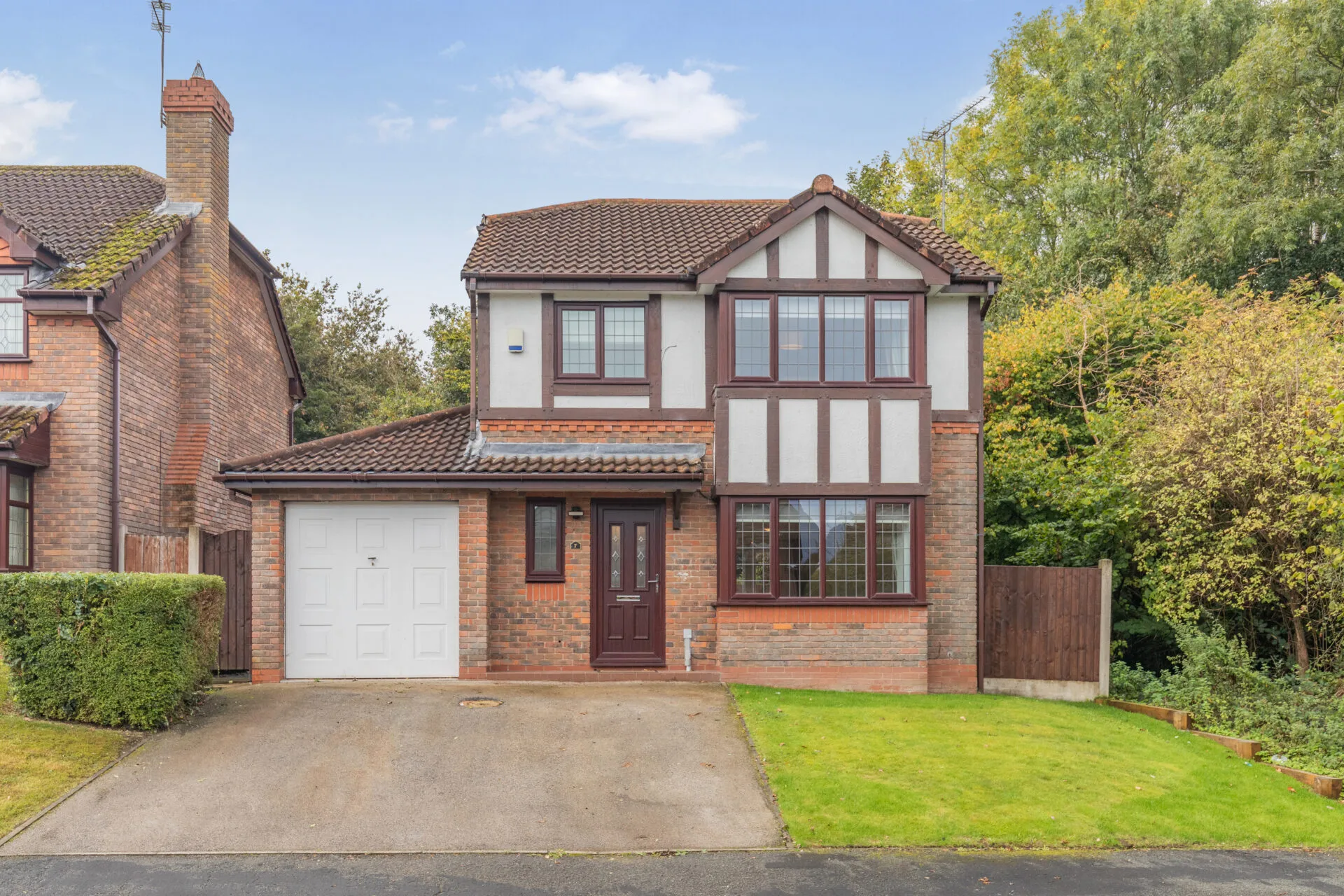 House Chesterton Avenue in Burntwood Pentre